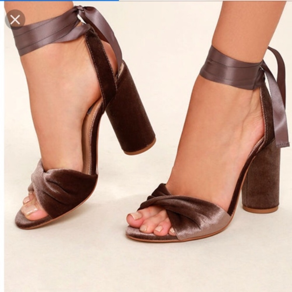 Cute velvet Chunky heels so beautiful with tie